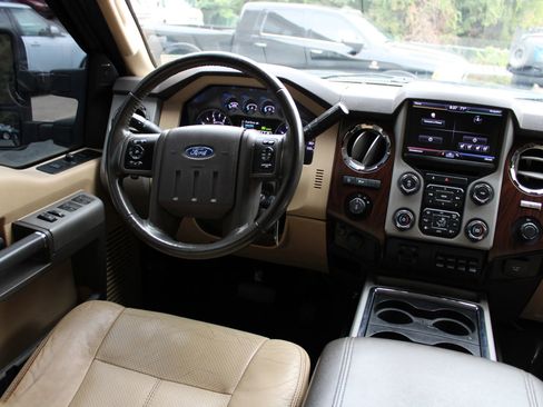 Used 2013 Ford F250 Lariat w/ Lariat Interior Pkg image 14