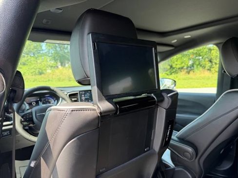 Used 2025 Chrysler Pacifica Limited w/ Uconnect Theater Family Group AWD/4WD image 23
