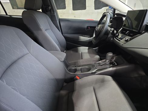 Used 2025 Toyota Corolla LE FWD image 10