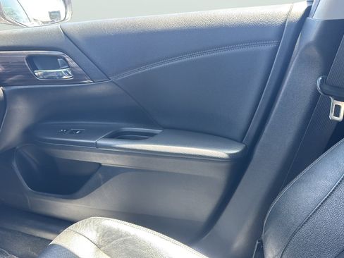 Used 2017 Honda Accord EX-L image 17