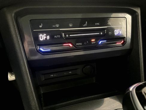 Used 2023 Volkswagen Tiguan SE R-Line image 25