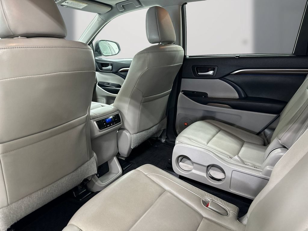 Used 2015 Toyota Highlander Limited FWD image 15