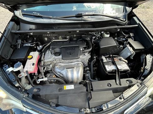 Used 2018 Toyota RAV4 XLE AWD/4WD image 24