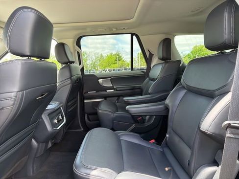 Certified 2025 Ford Expedition Platinum AWD/4WD image 23