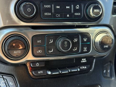 Used 2015 Chevrolet Suburban LT RWD image 17