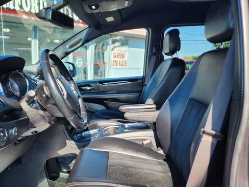 Used 2019 Dodge Grand Caravan SXT w/ Driver Convenience Group FWD image 17