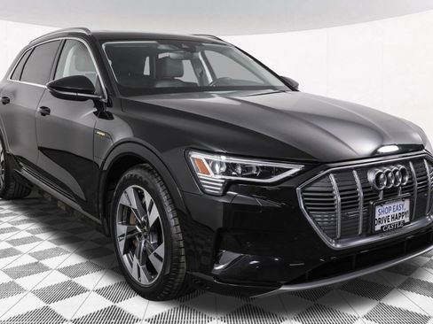Used 2023 Audi e-tron Premium image 11