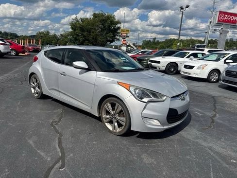 Used 2014 Hyundai Veloster w/ Style Package 02 FWD image 2