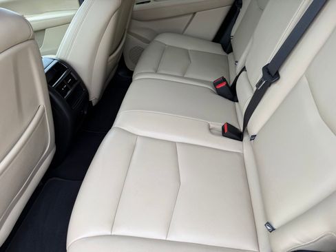 Used 2018 Cadillac XT5 FWD image 17