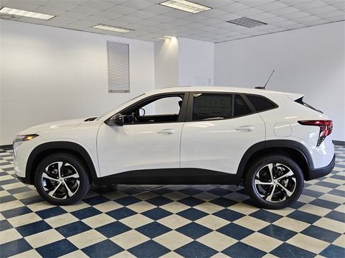 New 2026 Chevrolet Trax RS w/ Sunroof Package image 4