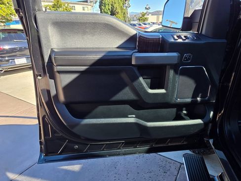 Used 2015 Ford F150 Platinum w/ Equipment Group 701A Luxury image 30