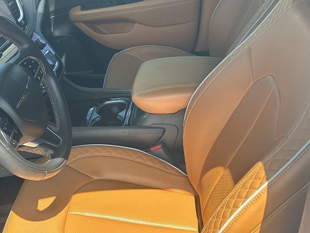 Used 2022 Chrysler Pacifica Pinnacle FWD image 18