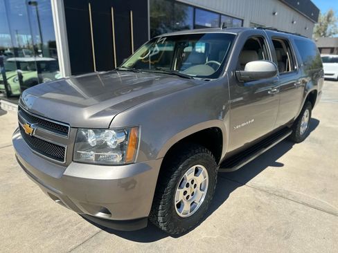 Used 2012 Chevrolet Suburban LT w/ Luxury Package image 3