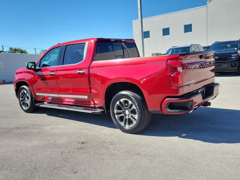 Used 2024 Chevrolet Silverado 1500 High Country w/ Z71 Off-Road Package AWD/4WD image 7