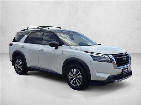 Used 2022 Nissan Pathfinder SL FWD image 3