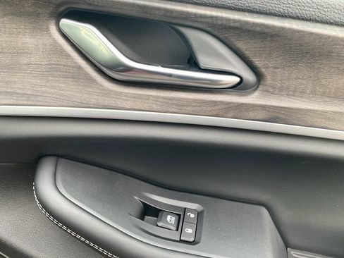 New 2025 Jeep Grand Cherokee L Limited w/ Black Appearance Package image 13