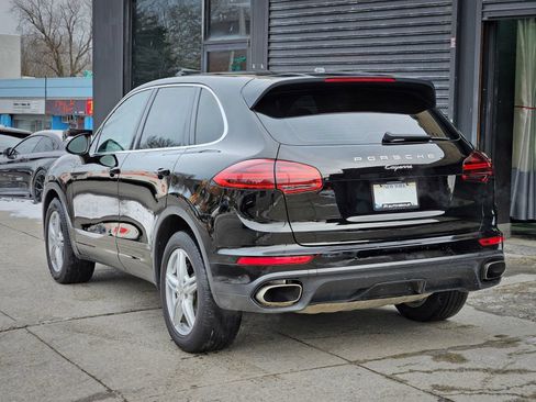 Used 2016 Porsche Cayenne AWD/4WD image 4