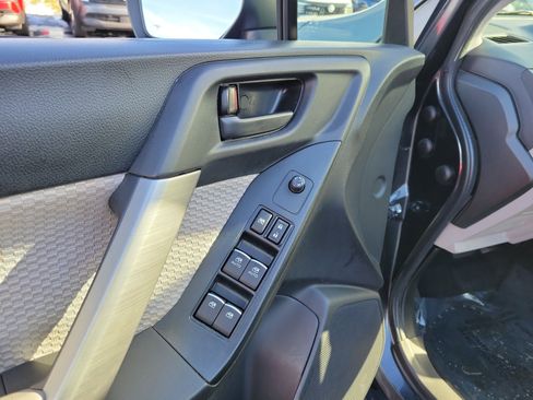 Used 2018 Subaru Forester 2.5i Premium w/ All-Weather Package image 18