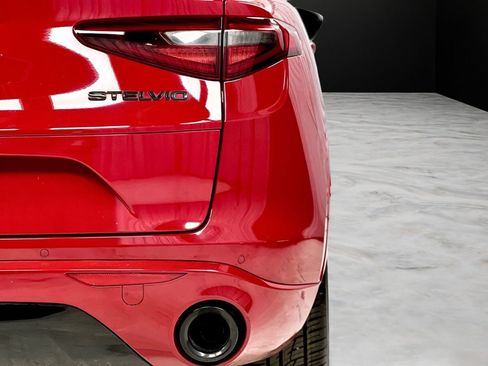 Used 2020 Alfa Romeo Stelvio Ti w/ Nero Edizione image 44