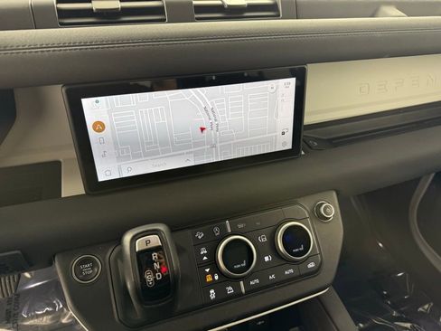 Used 2023 Land Rover Defender 110 SE image 22