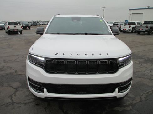 Used 2024 Jeep Wagoneer Series II image 12
