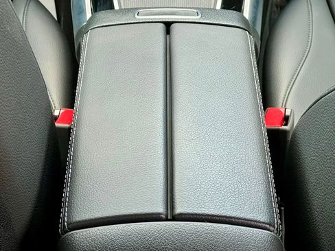 Certified 2025 Mercedes-Benz GLB 250 4MATIC image 16