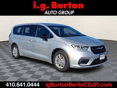 New 2026 Chrysler Pacifica Select