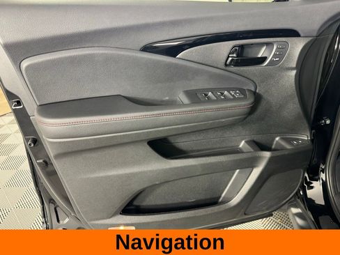 Used 2025 Honda Passport Black Edition image 10