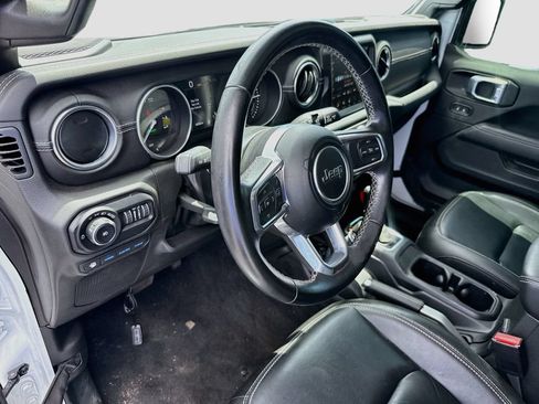 Used 2022 Jeep Wrangler Unlimited Sahara AWD/4WD image 10