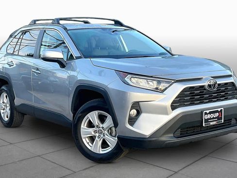 Used 2021 Toyota RAV4 XLE FWD image 3