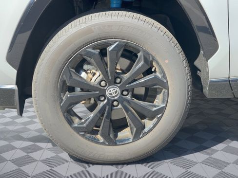Used 2024 Toyota RAV4 SE w/ Convenience Package AWD/4WD image 13