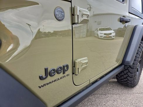 Used 2025 Jeep Wrangler Willys image 36