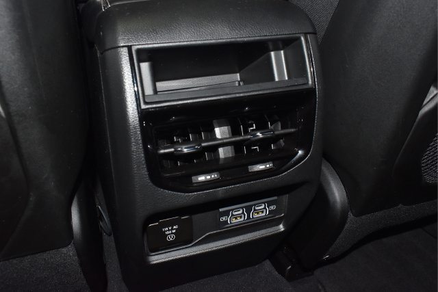 Used 2024 Jeep Grand Cherokee Altitude AWD/4WD image 21