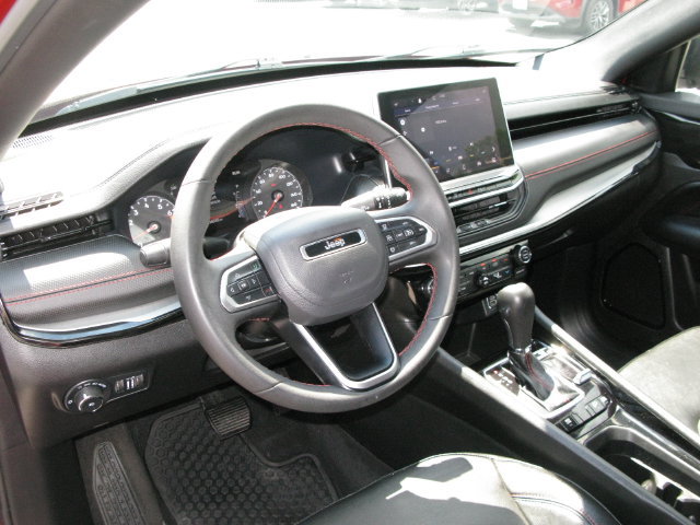 Used 2025 Jeep Compass Trailhawk AWD/4WD image 13