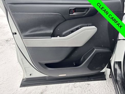 Used 2023 Toyota Highlander L image 8