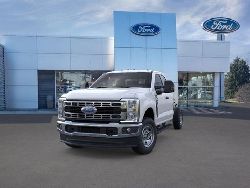 New 2025 Ford F350 XL w/ XL Chrome Package image 2