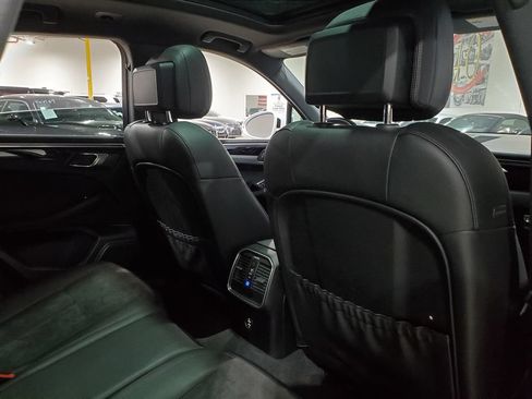 Used 2021 Porsche Macan AWD/4WD image 21