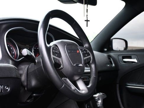 Used 2016 Dodge Charger SXT RWD image 12