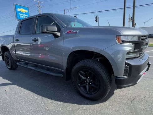 Used 2021 Chevrolet Silverado 1500 LT Trail Boss w/ Convenience Package II AWD/4WD image 2