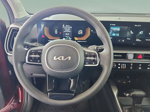 Used 2024 Kia Sorento LX FWD image 10