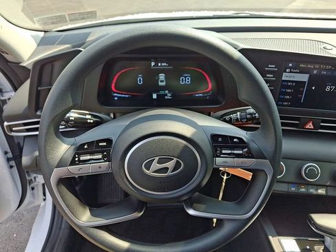 Certified 2025 Hyundai Elantra SE w/ Cargo Package FWD image 15