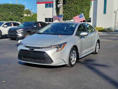 Used 2025 Toyota Corolla LE image 5