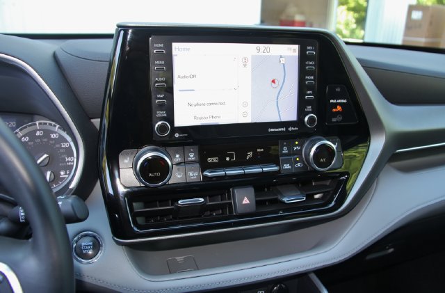 Used 2022 Toyota Highlander XLE AWD/4WD image 27