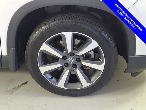 Used 2025 Honda Pilot Elite image 9