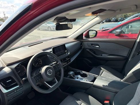 Used 2021 Nissan Rogue SV FWD image 14