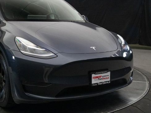 Used 2023 Tesla Model Y Long Range image 3