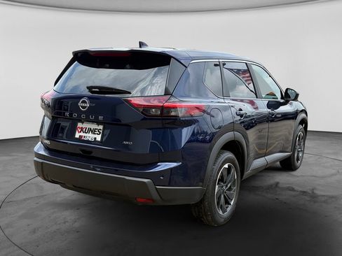 Used 2025 Nissan Rogue SV AWD/4WD image 9