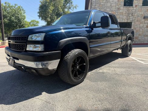 Used 2005 Chevrolet Silverado 2500 LS w/ Heavy-Duty Power Package RWD image 1