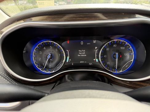 Used 2023 Chrysler Pacifica Limited FWD image 17