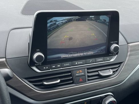 Used 2025 Nissan Altima 2.5 SV FWD image 17